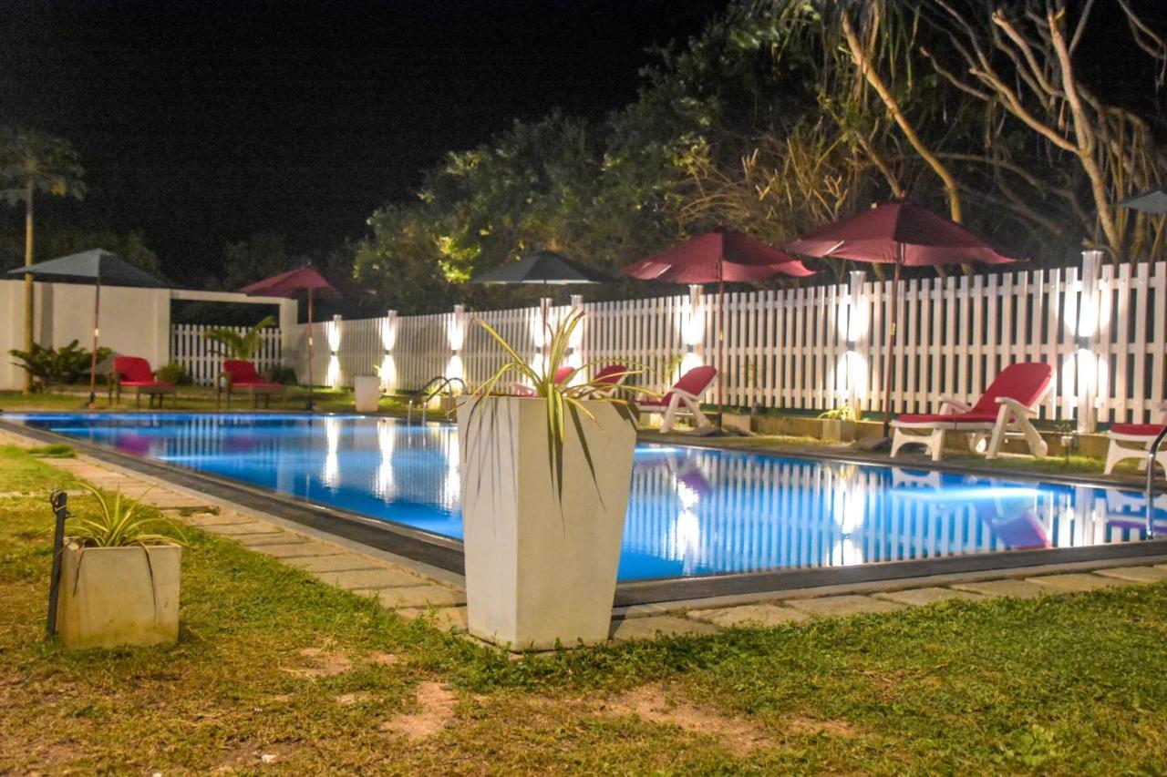 Ara Beach Resort Mirissa Ngoại thất bức ảnh